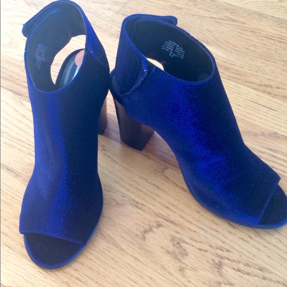 Madden chunky blue velvet heels NWOT size 7M - Picture 2 of 8